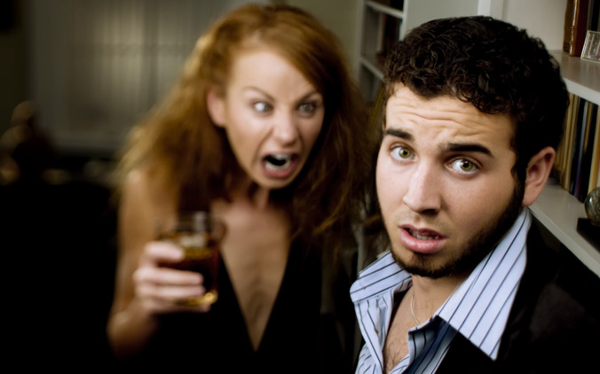 Une fille ivre et en colère peut gâcher votre soirée...