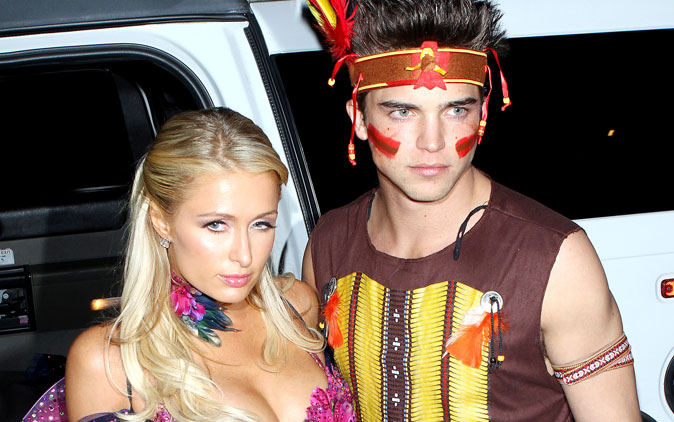 Paris Hilton et son boyfriend, déguisés pour Halloween