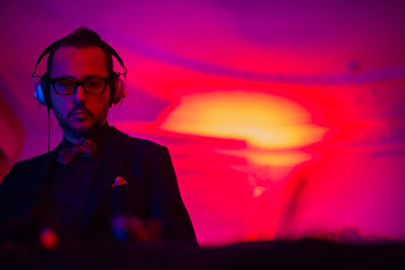 Le DJ culte Dimitri From Paris à la Boiler Room de l'Hôtel W