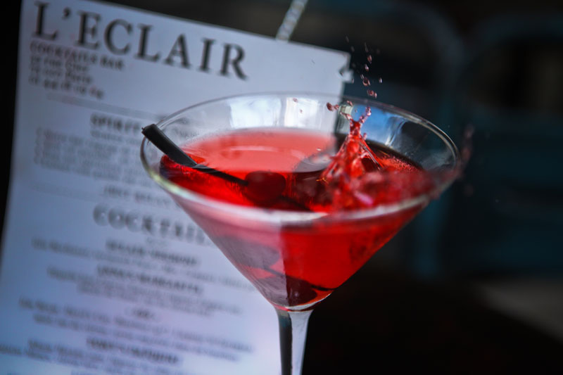 Un cocktail sur une table de l'Eclair...