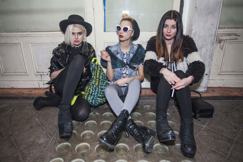 Trois jeunes filles à la House of Moda