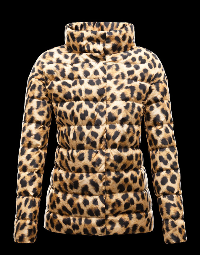 Doudoune femme léopard, en nylon et plumes d'oie, Moncler, 1118 €