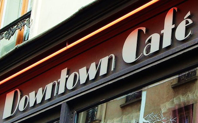 Le Downtown Café à Oberkampf
