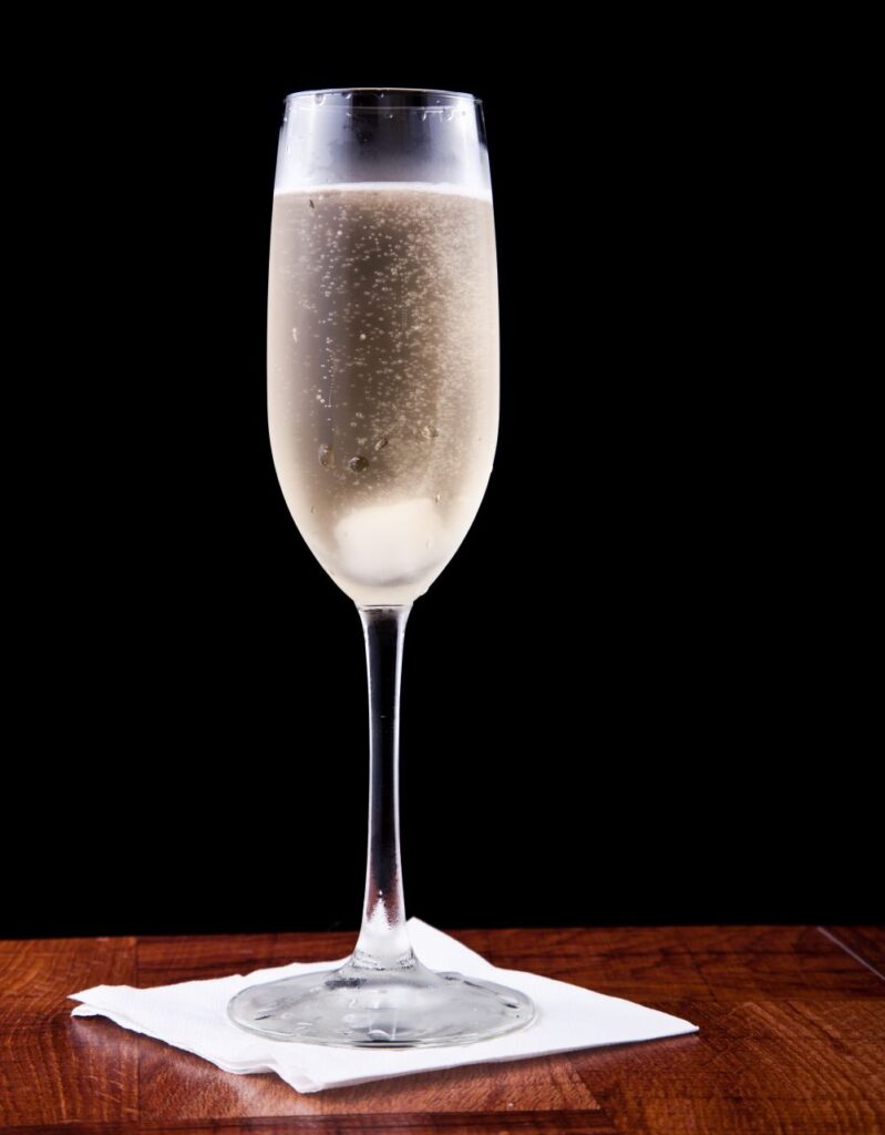Un petit cocktail au champagne pour se réchauffer ?
L'ABUS D'ALCCOL EST DANGEREUX POUR LA SANTE, A CONSOMMER AVEC MODERATION.