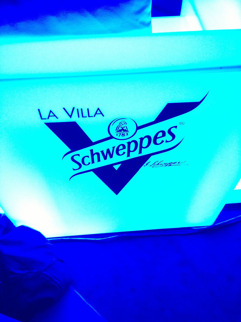 La vie en bleu à la Villa Schweppes