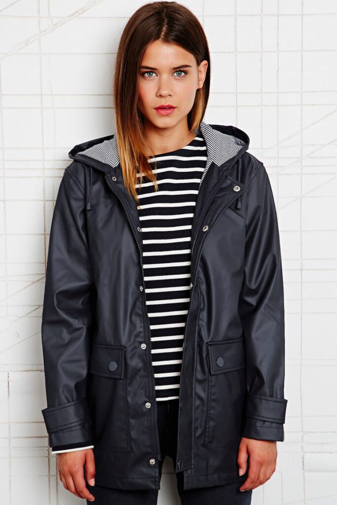 Petit Bateau Raincoat, disponible sur le site d'Urban Outfitters, 195€