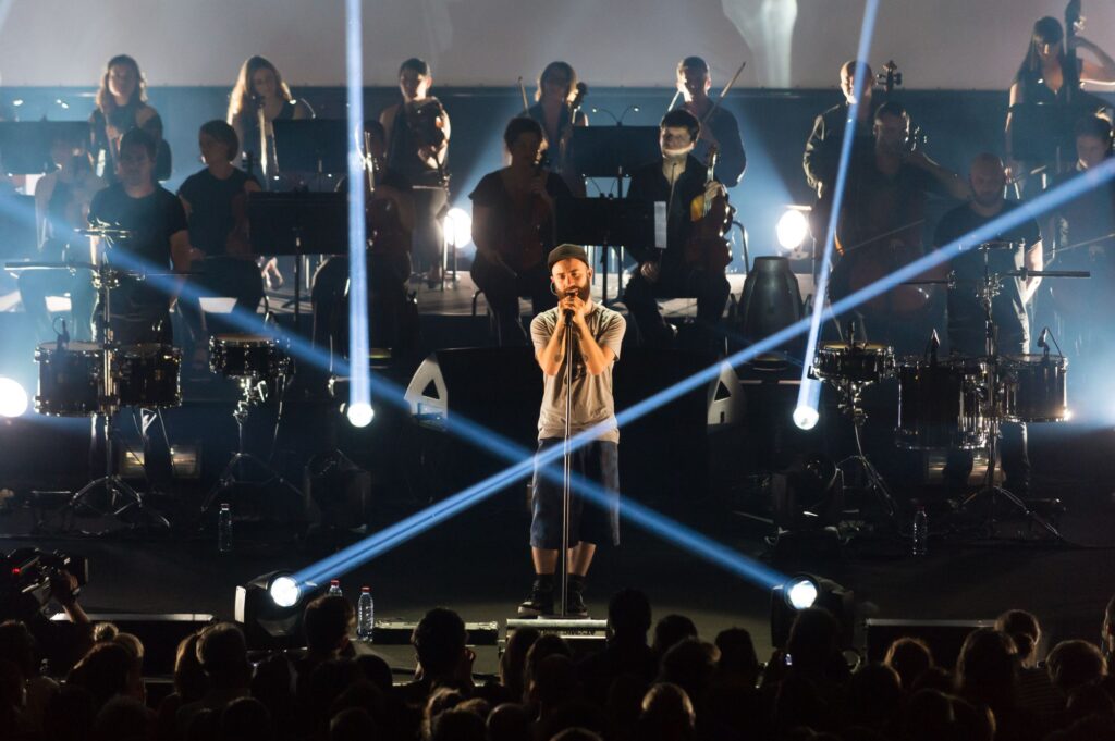 Woodkid en concert au Zénith de Paris le vendredi 7 février 2014.