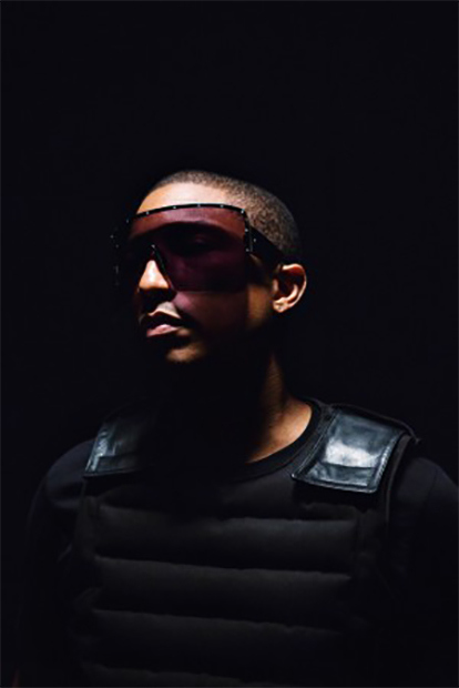 Des lunettes "masque" signées Pharrell Williams et Moncler