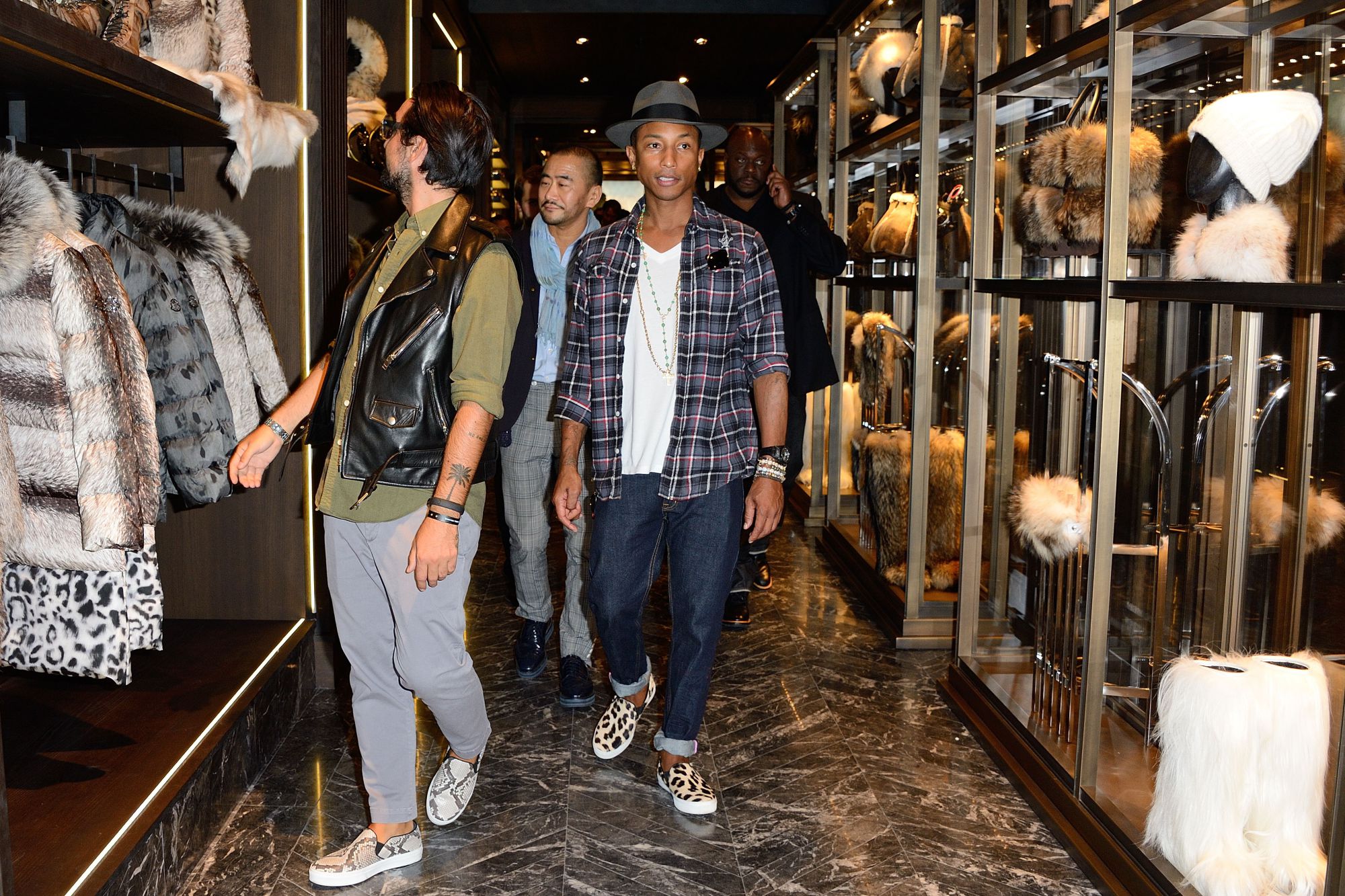 Pharrell Williams à l'opening de la boutique Moncler rue du Faubourg St Honoré