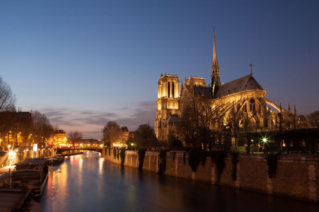 La cathédrale Notre Dame de Paris dans le quartier Latin