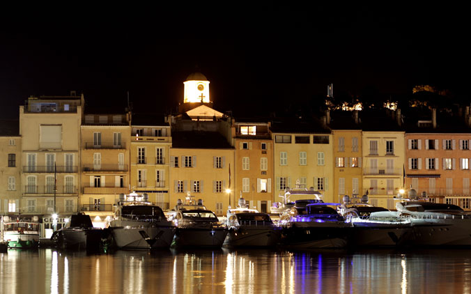 Vue de Saint-Tropez by night © avirex - Fotolia.com