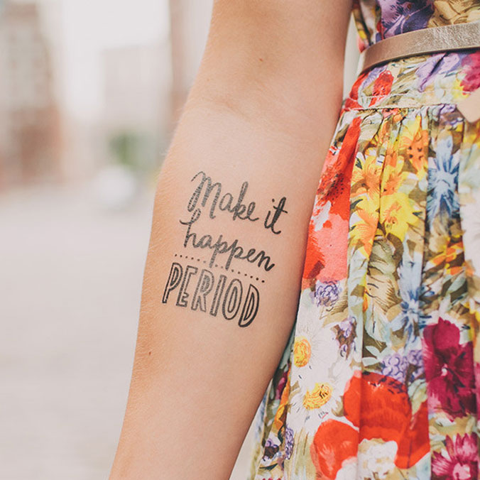 Tatouage éphémère Tattly "Make it happen" créé par la designer Kelly Carambura, 5 $