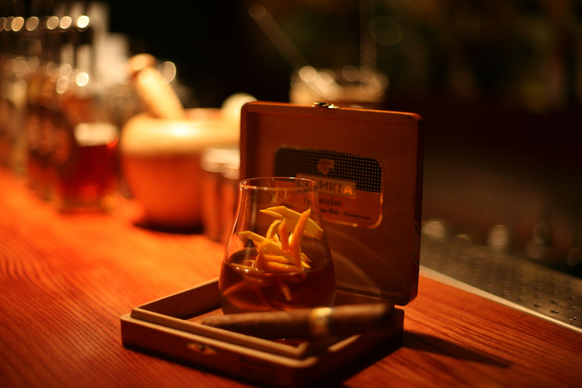 Cocktail et cigare au Papa Doble