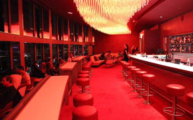 Bar La Vue au 33ème étage de l'Hôtel Hyatt Regency Paris Étoile
