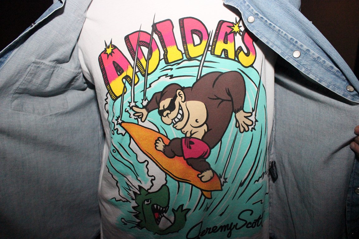 Le t-shirt singe surfeur (!)