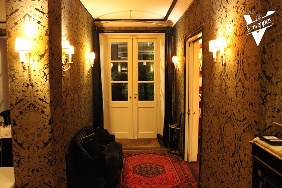 La porte d'entrée de L'Hôtel Particulier Montmartre