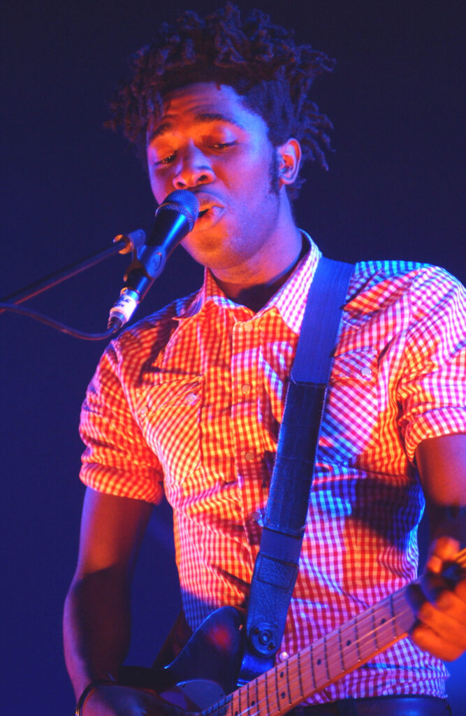 Kele Okereke en concert à Londres 2007
