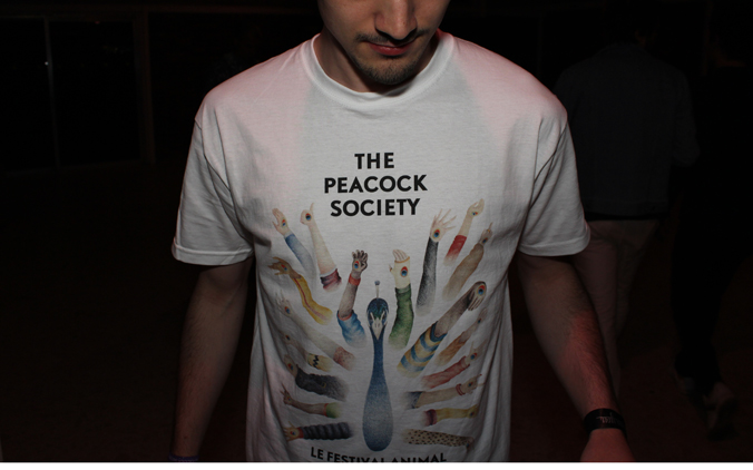 Le staff du Peacock Society très corporate