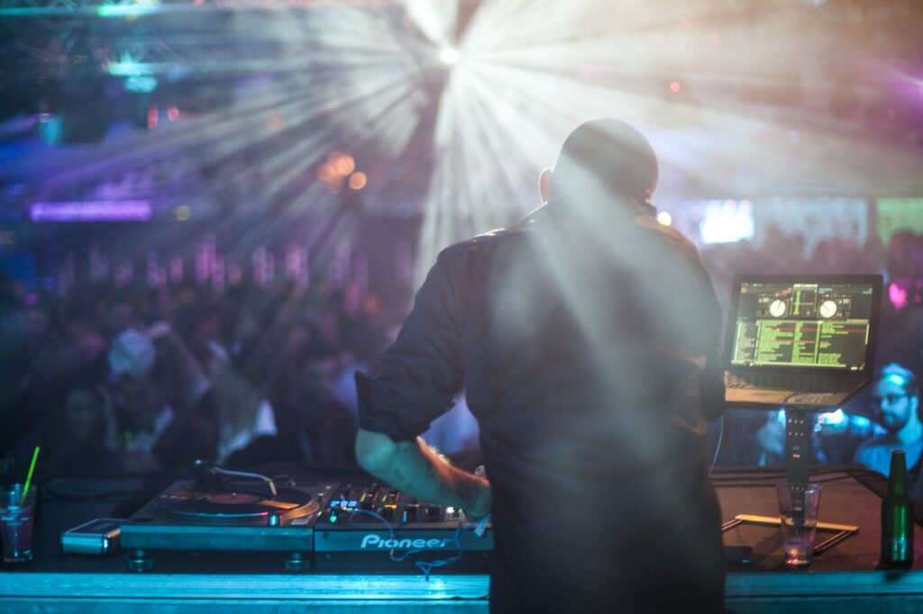 DJ Pone le 17 mai 2013 en set à la Villa Schweppes à Cannes