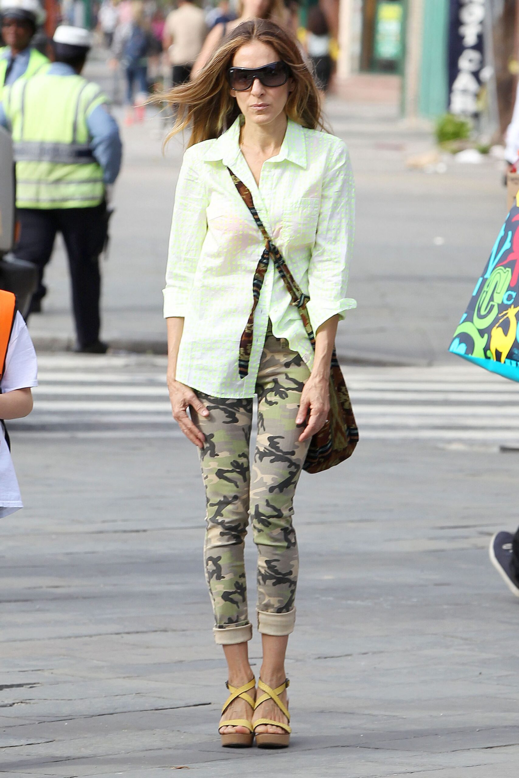 Sarah Jessica Parker en pantalon camouflage