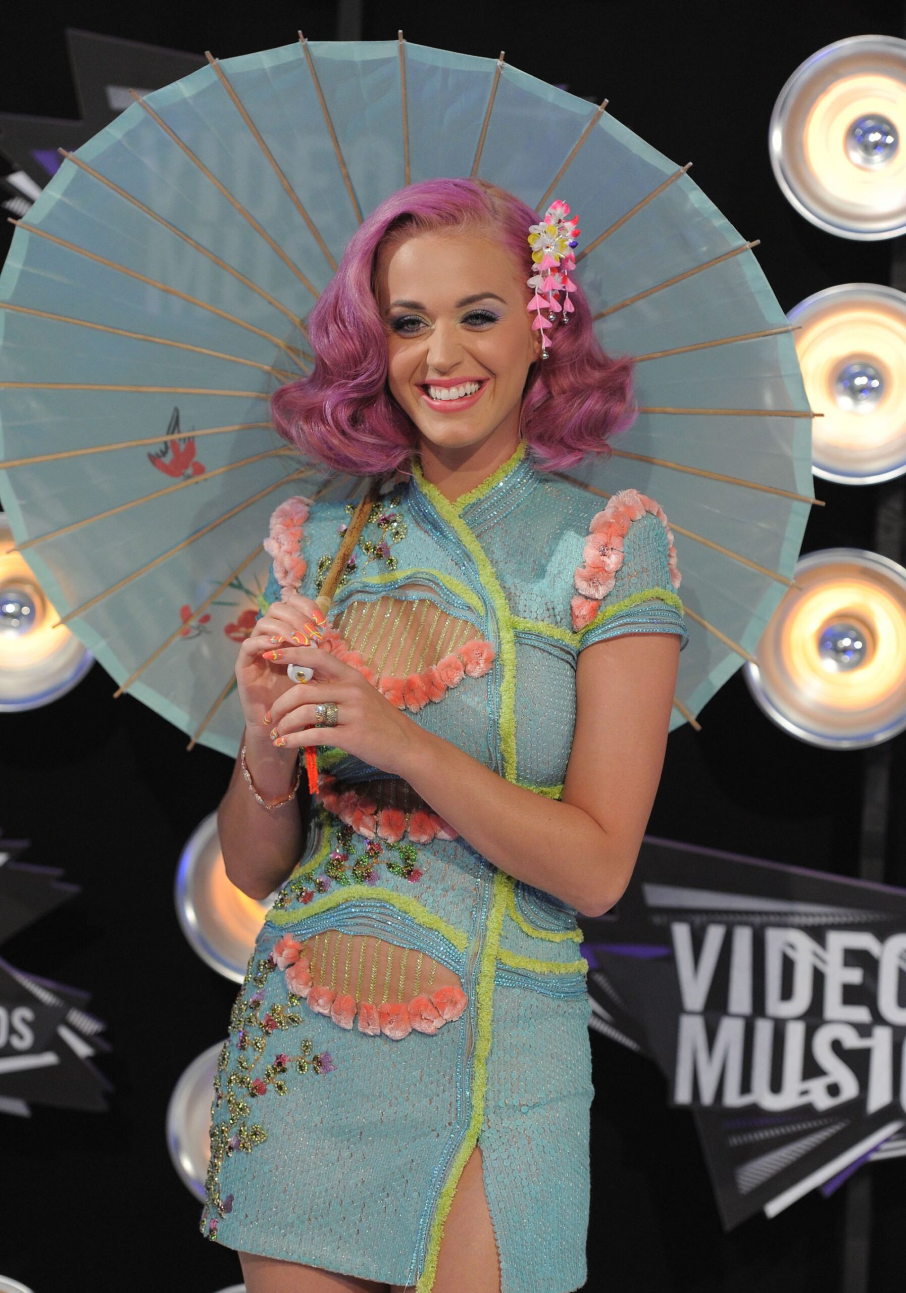 Katy Perry lance la mode des cheveux roses
