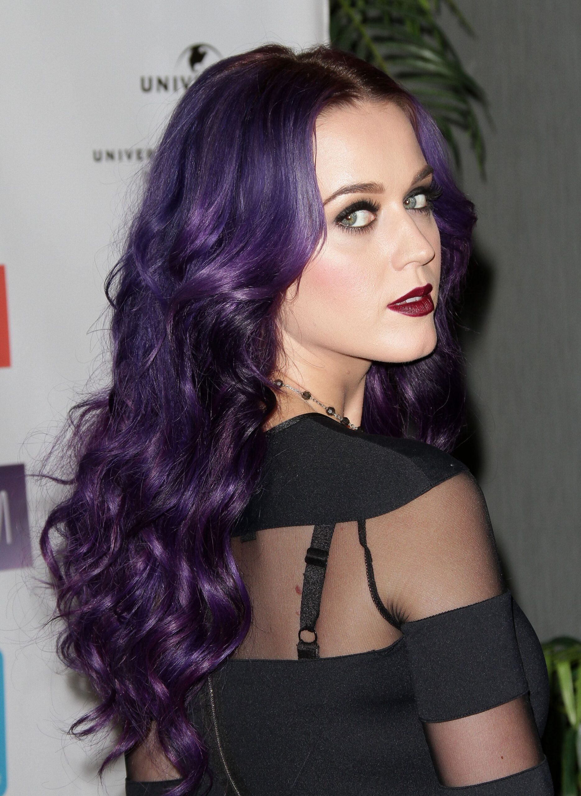 Katy Perryadopte un look plus gothique