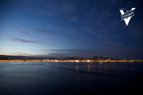 La nuit tombe sur la Villa Schweppes à Cannes - Vendredi 16 mai 2014