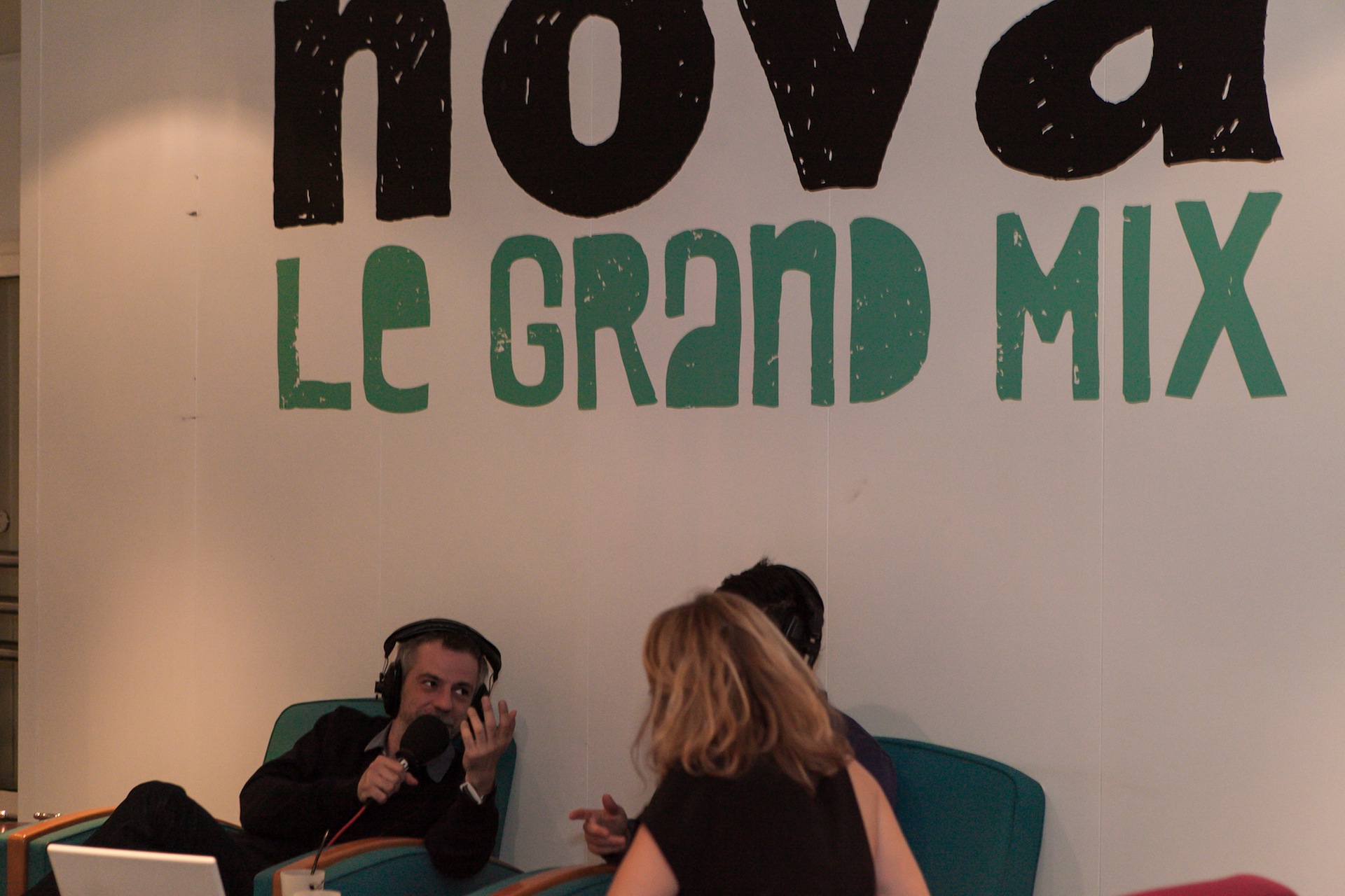 Le studio de Radio Nova sur le bateau de La Villa Schweppes à Cannes
