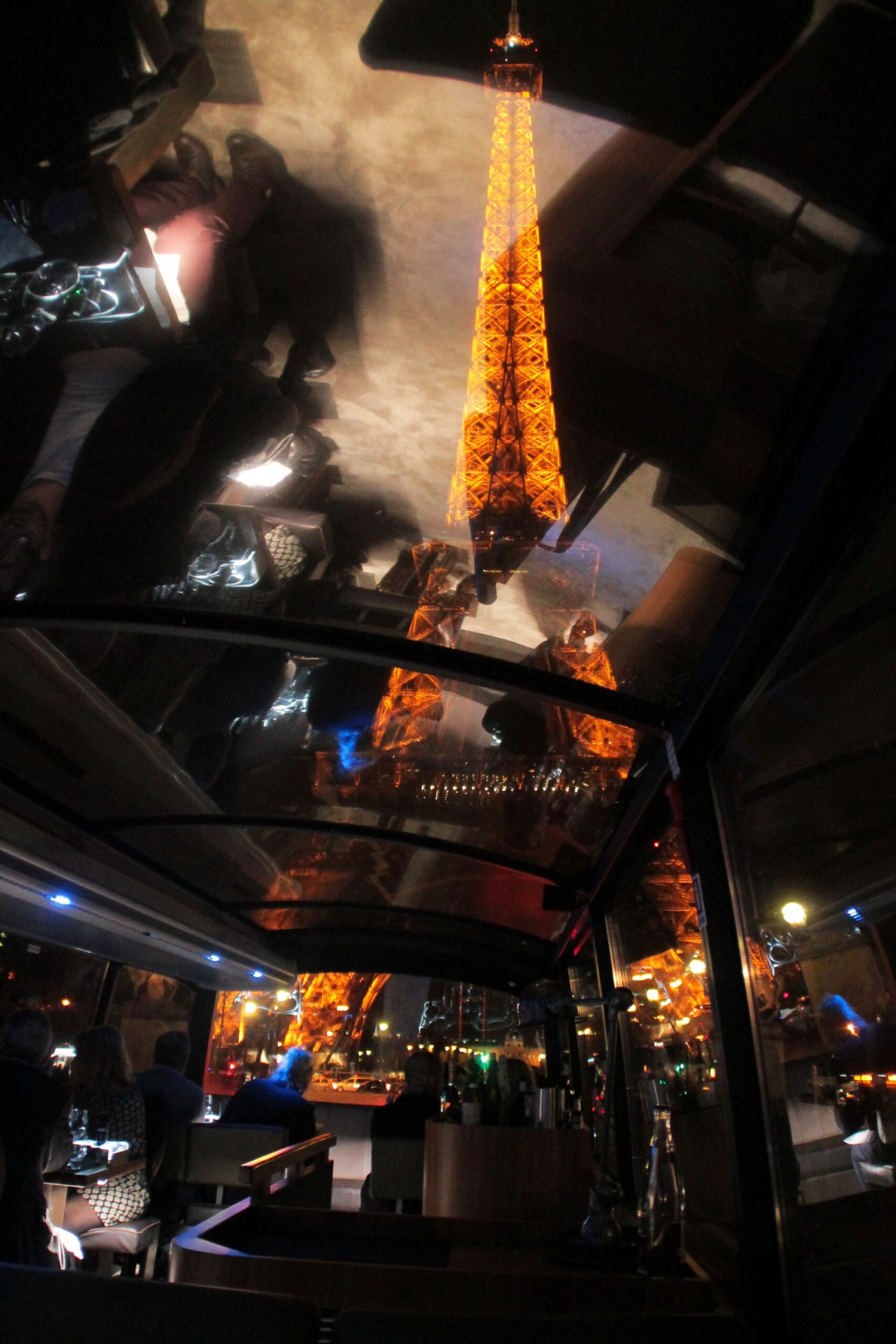 Le Bustronome, parfait pour admirer la Tour Eiffel by night !