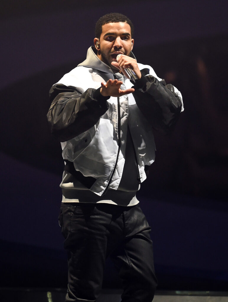 Drake sort un album par surprise