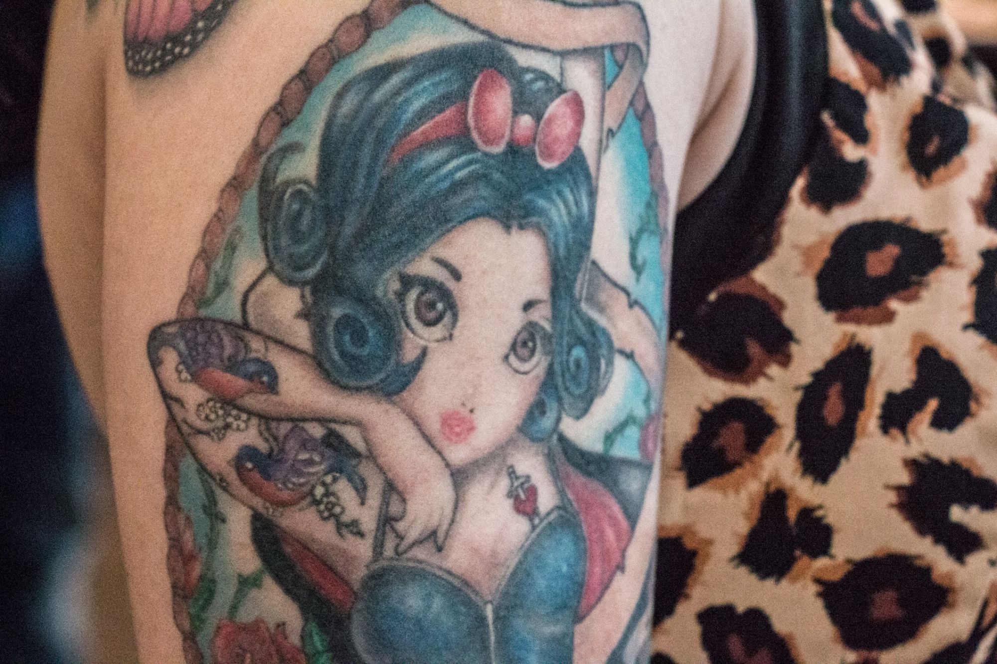 Melody : "La symbolique de ce tatouage, c'est lié à Disney. Je suis fan de Blanche-neige et ça me rappelle mon enfance, moi quand j'étais jeune".