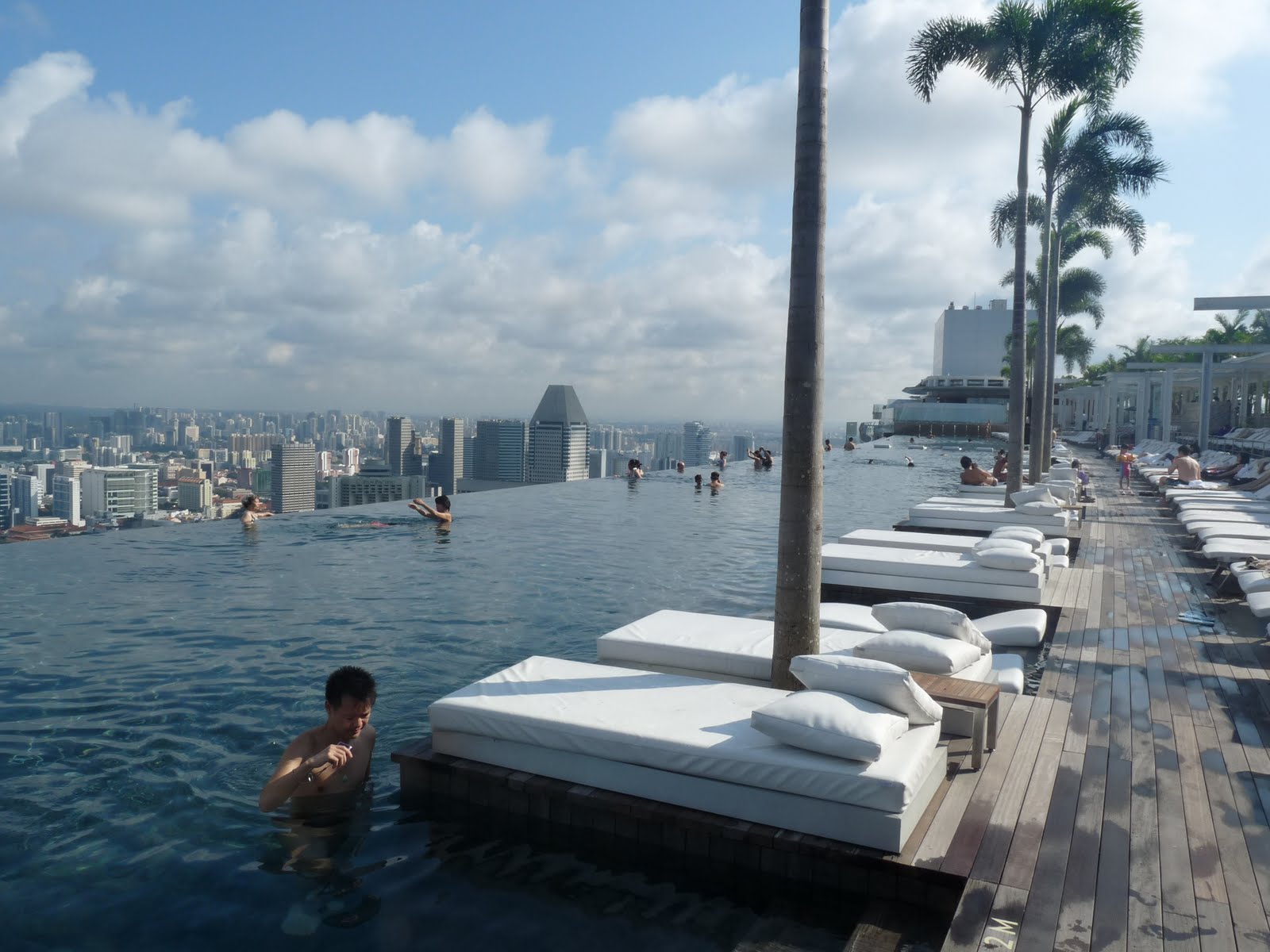 Le SkyPark du Marina Bay Sands à Singapour - la piscine