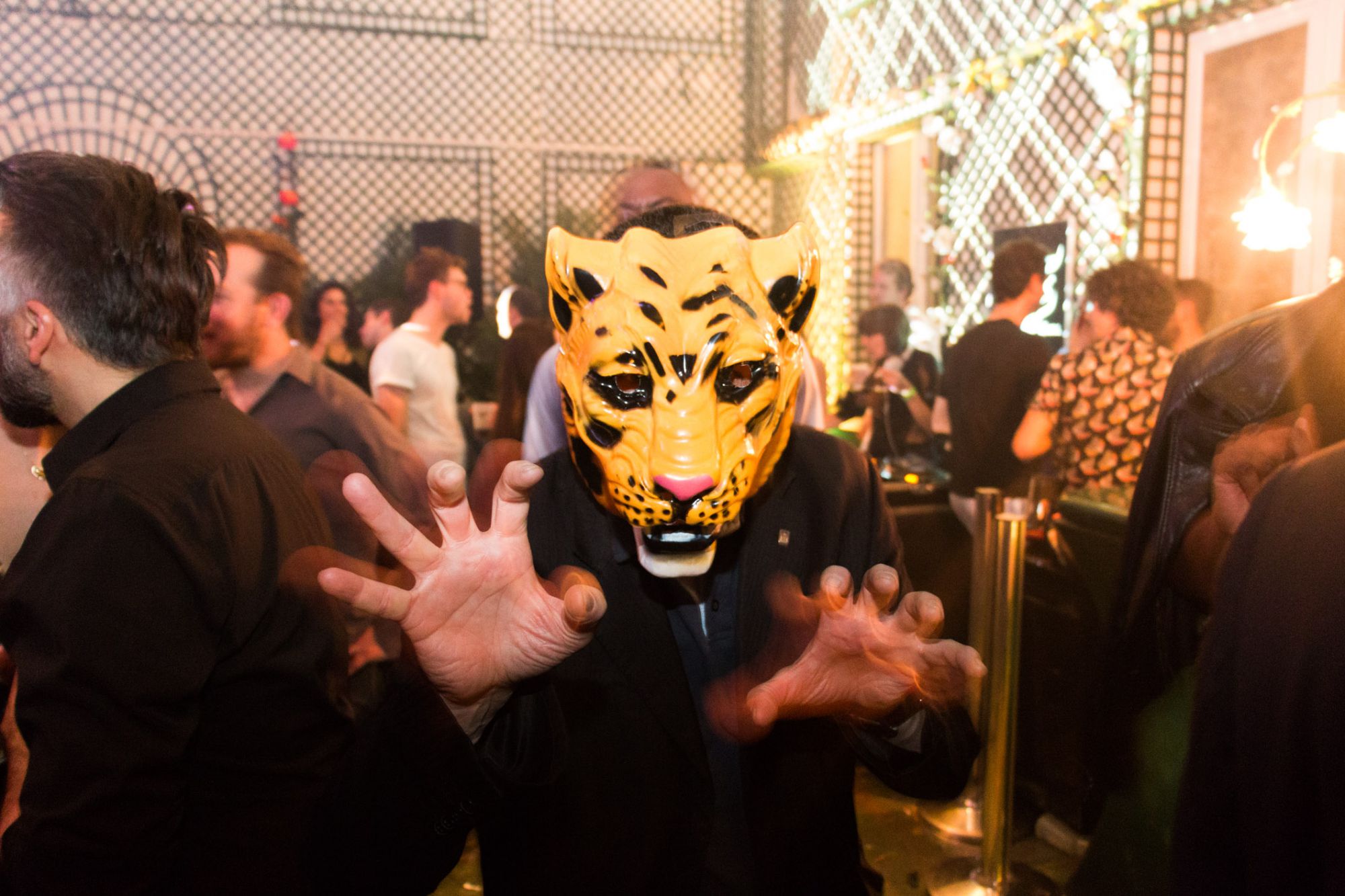 La soirée Folies Tonic par Schweppes au Maxim's, le 16 avril 2015, les meilleures tenues - Photo 77 (Marc de Dulmen de Sortir à Paris, sous le masque)