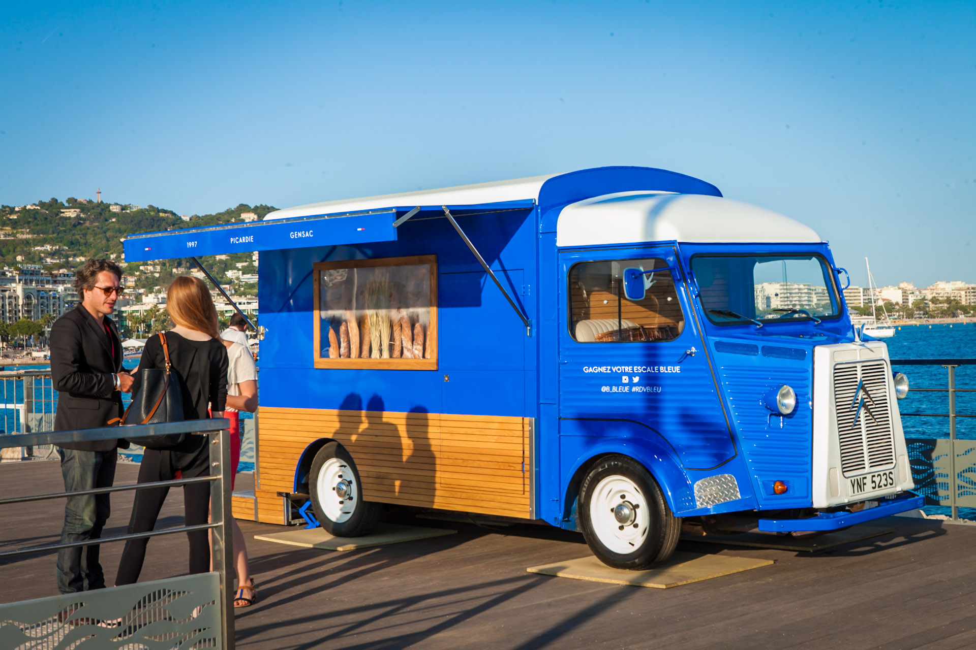 La camionette de La Boulangerie Bleue à Cannes