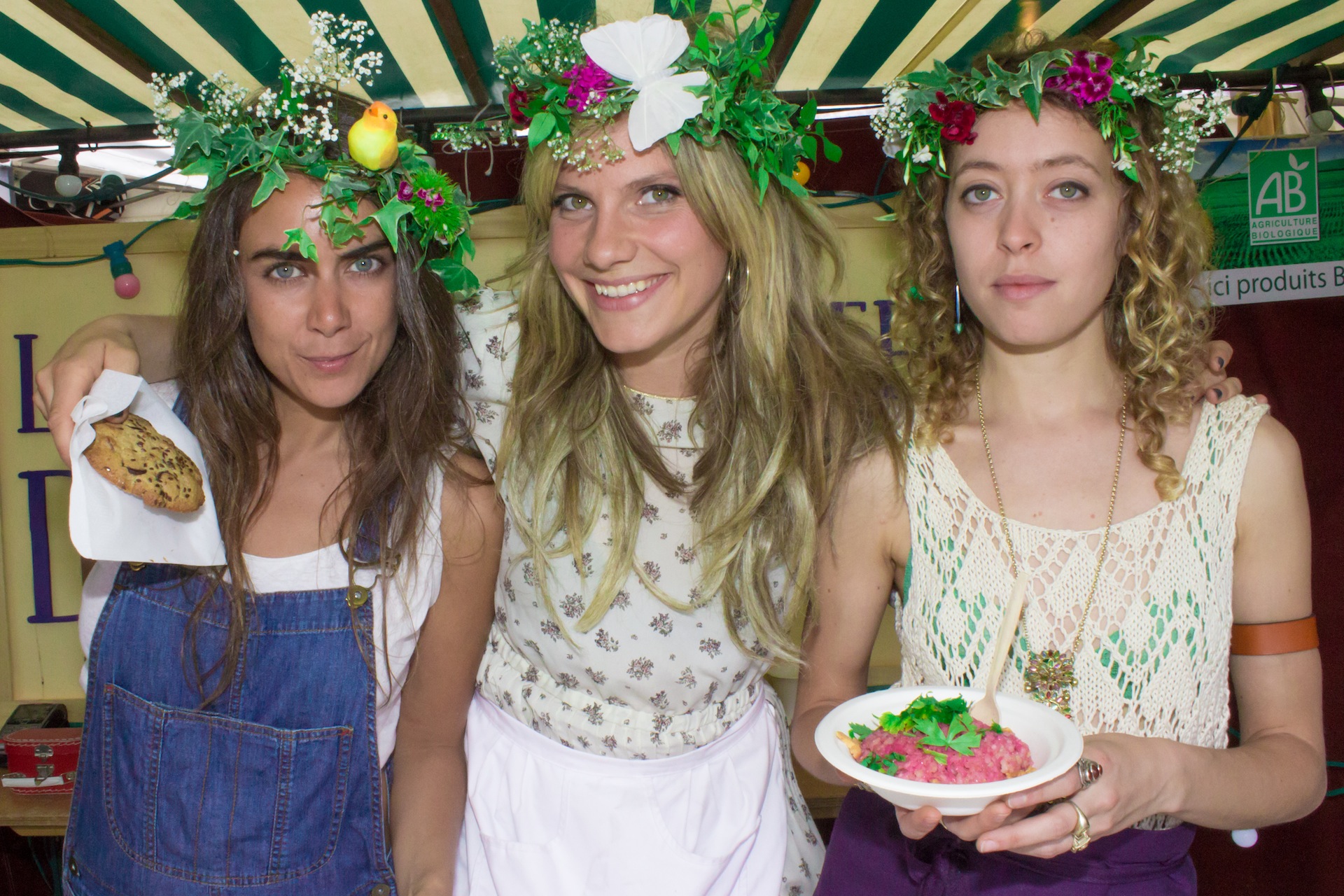 Angèle (au centre) au festival We Love Green 2015