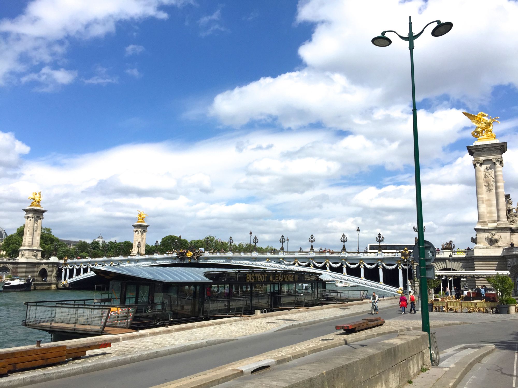 Le Bistrot Alexandre III sous le Pont Alexandre III côté Rive Gauche - Photo 3