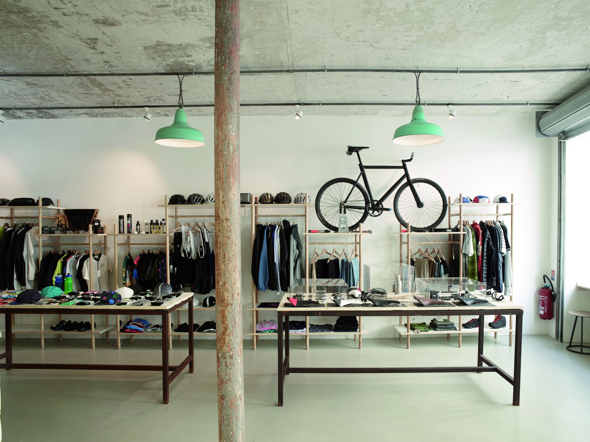 Steel Cyclewear & Coffeeshop, 58 rue de la Fontaine au Roi, 75011 Paris - Photo 2