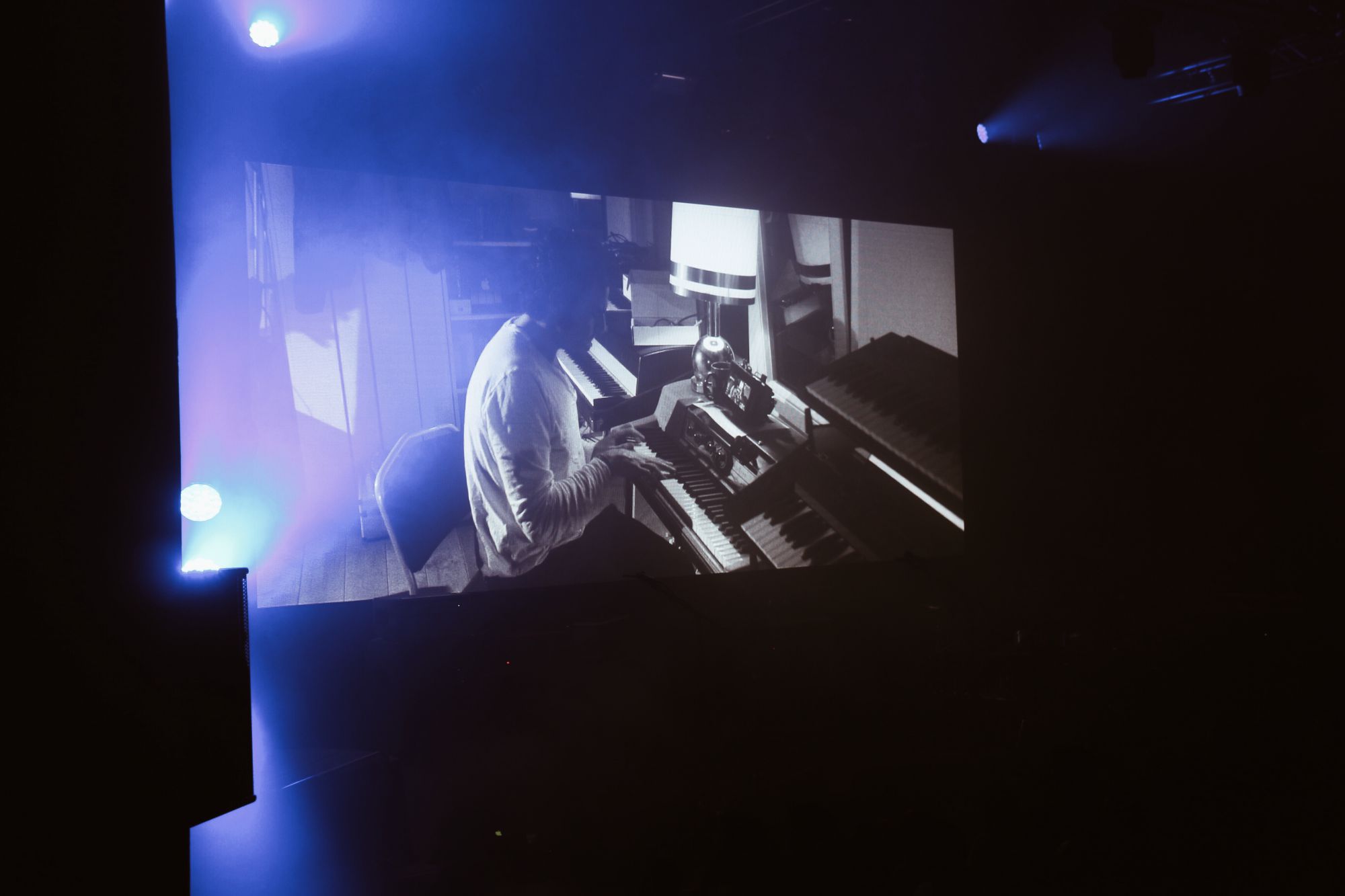 Matthieu et les Chedackles, lors de la performance de La B.O.2-M, au Palais de Tokyo