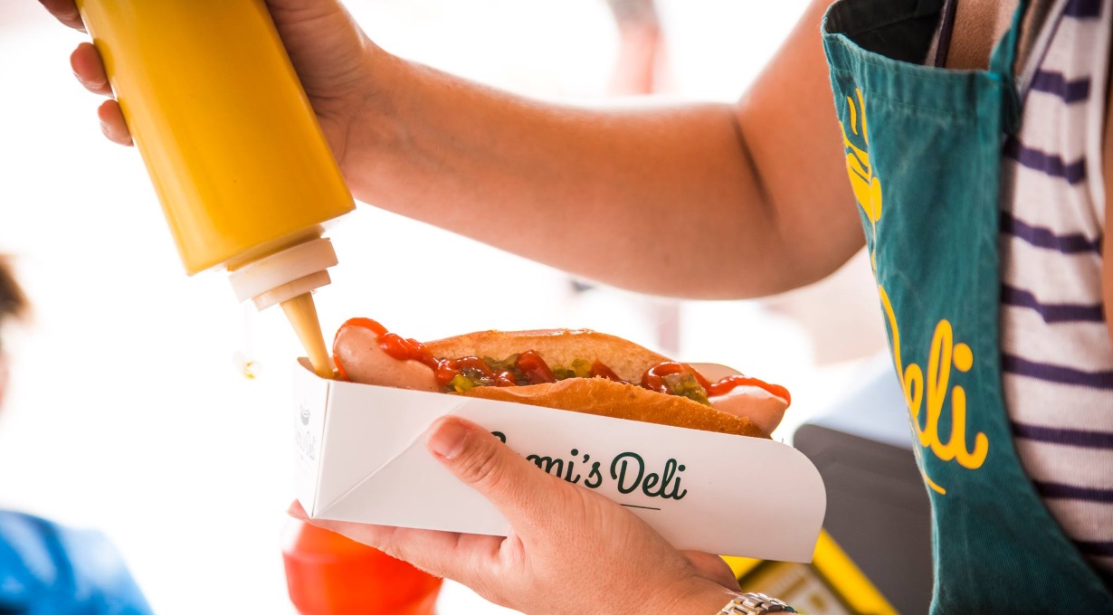 Un hot-dog du Leoni's Deli