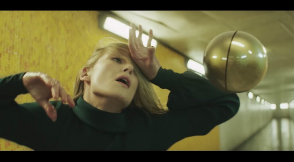 Massive Attack dévoile son nouveau clip.