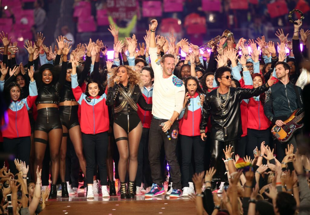 Coldplay, Beyoncé et Bruno Mars en live lors du Super Bowl 50