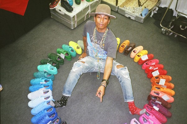 Pharrell Williams et sa 50aine de coloris de Superstar