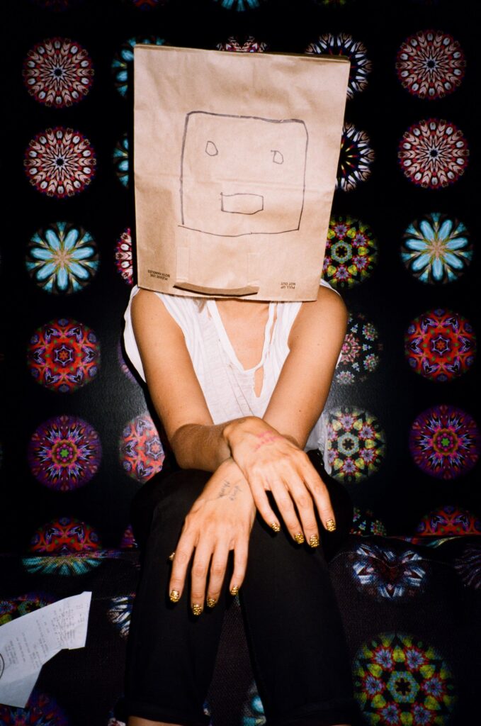 Sia sort son 6e album studio, "1000 Forms of Fear".