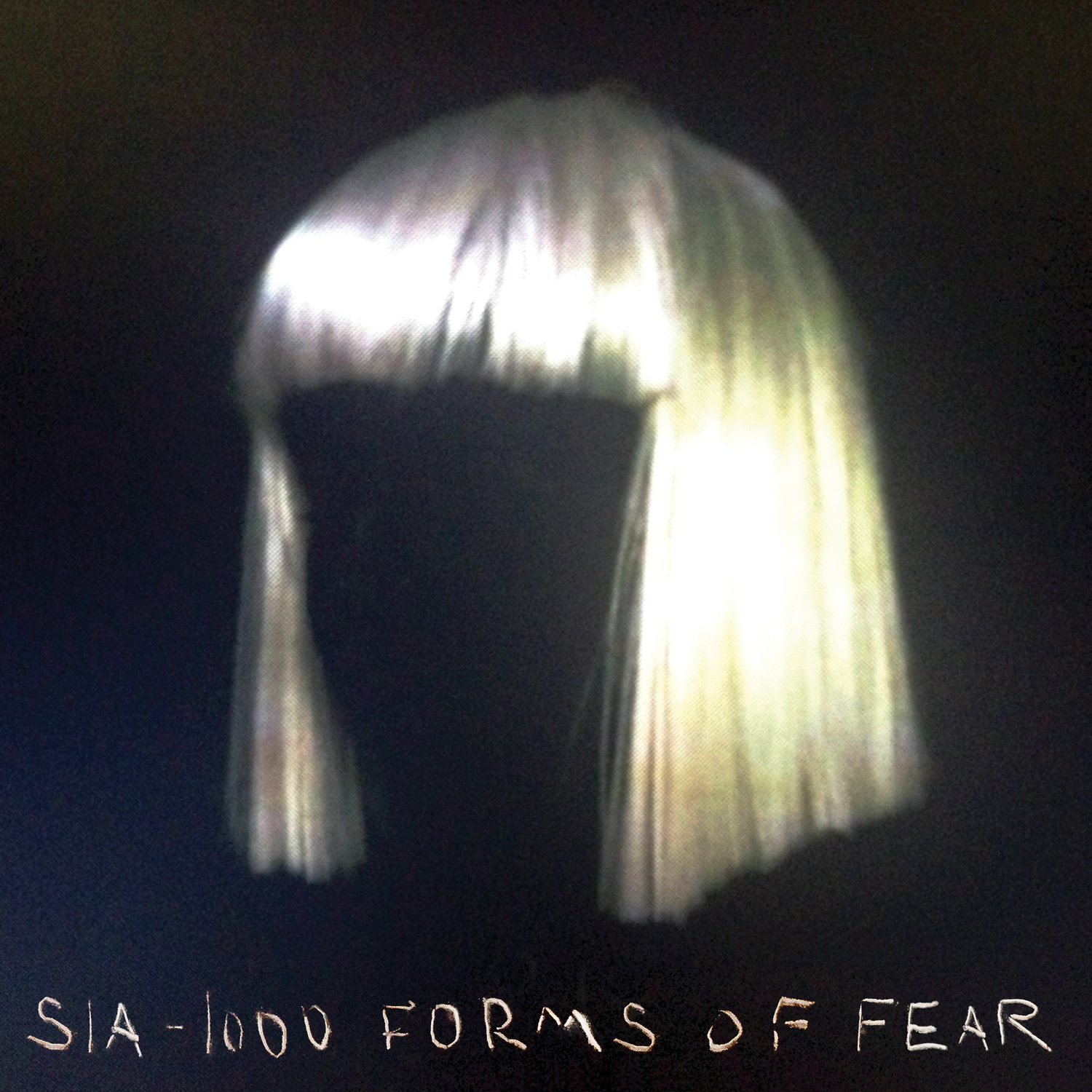 Sia et son fameux carré blond sur l'album "1000 Forms of Fear"
