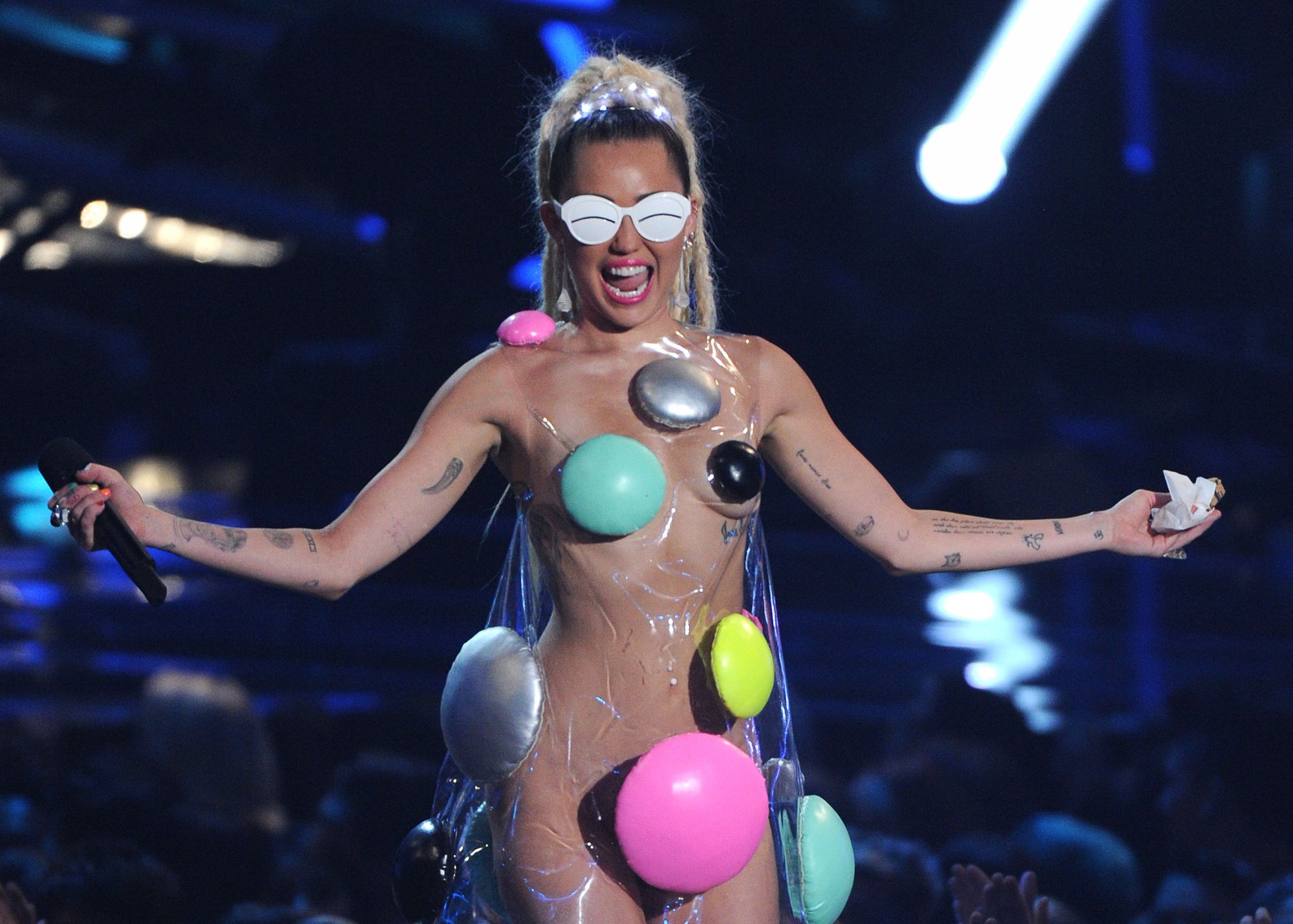 Miley Cyrus, maitresse de cérémonie flamboyante des MTV Video Music Awards 2015