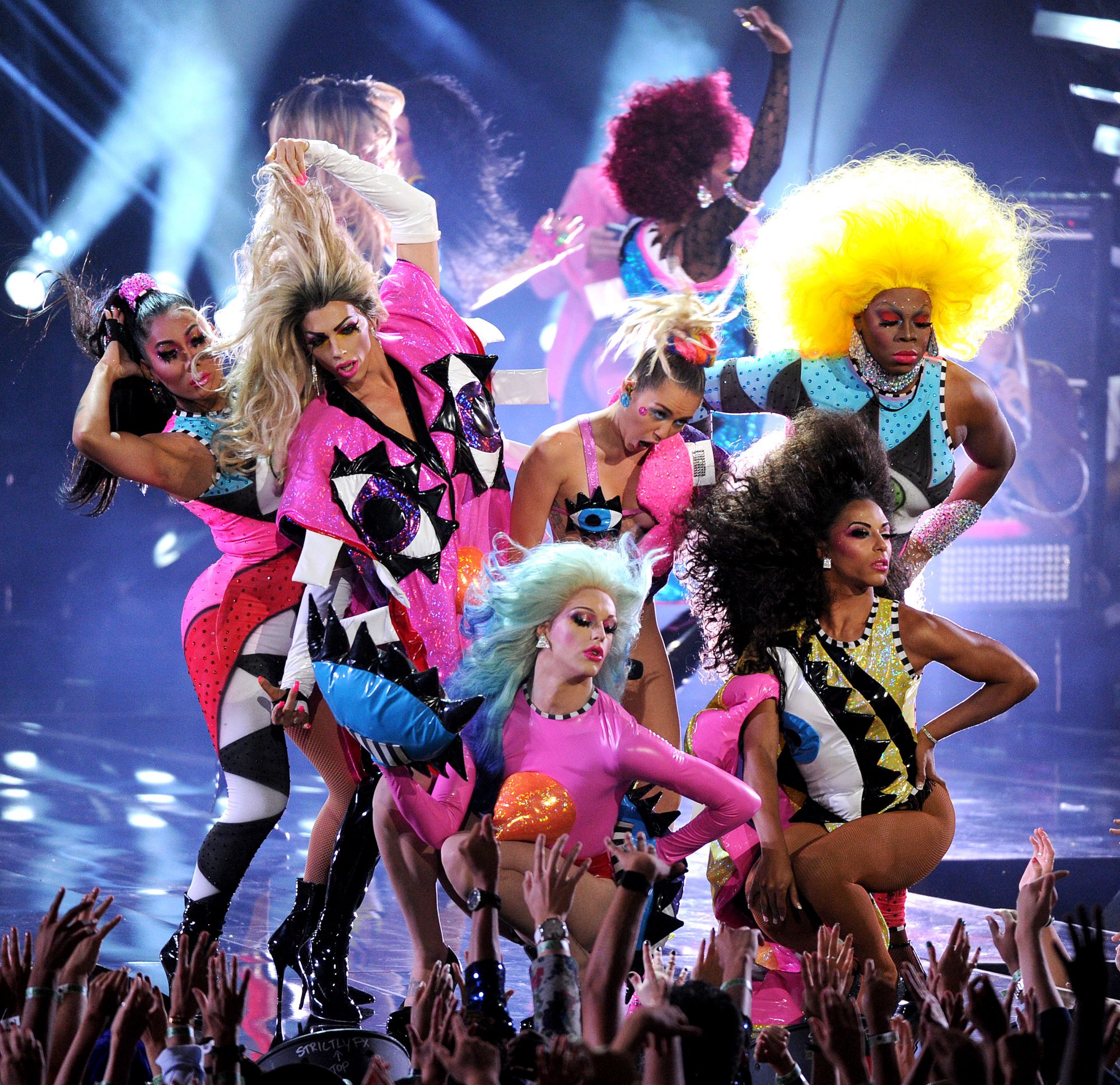 Miley Cyrus assure le show aux MTV Video Music Awards 2015