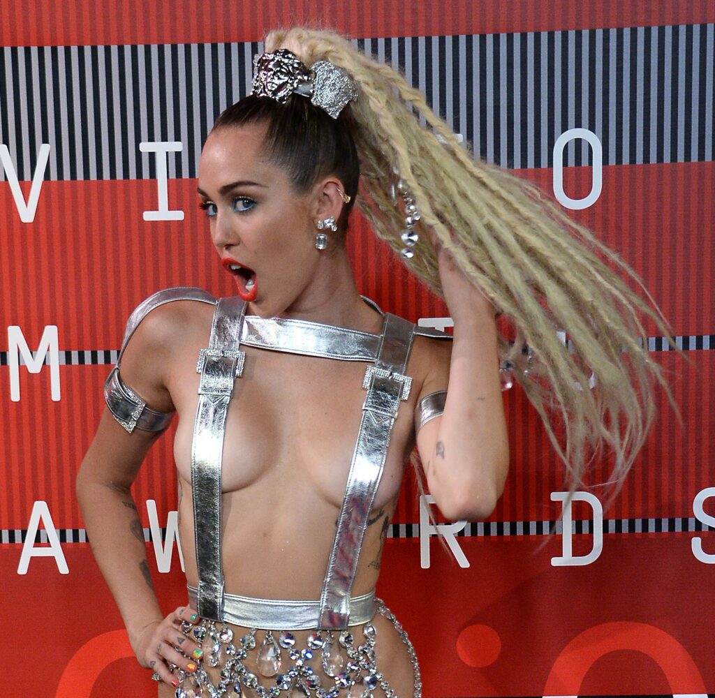 Miley Cyrus aux MTV Video Music Awards 2015