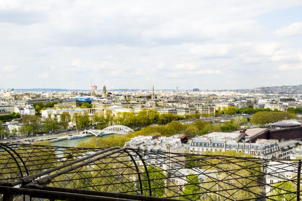 Vue du premier étage de la Tour Eiffel.