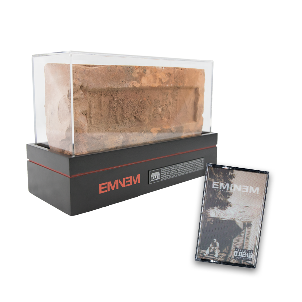 Eminem accompagne sa réédition d'album avec une brique de sa maison d'enfance