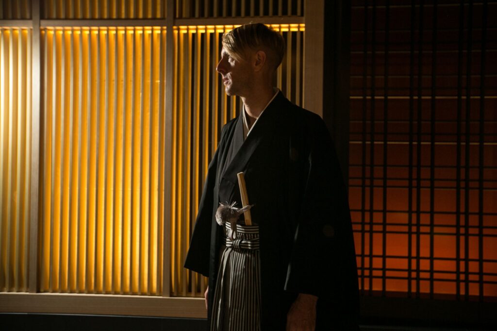 Richie Hawtin a été récompensé en habit traditionnel par l'association Sake Samurai
